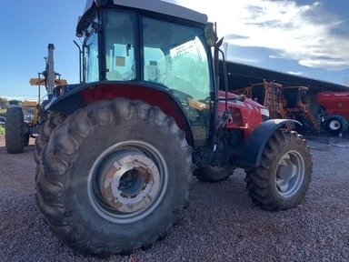 Trator Agrícola Massey Fergunisson MF 6713
